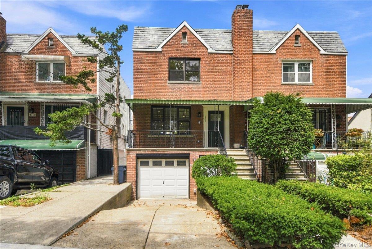 1463 Pelham Pkwy N