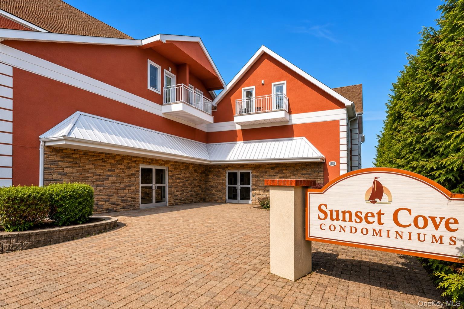 1490 Outlook Ave Unit 2S