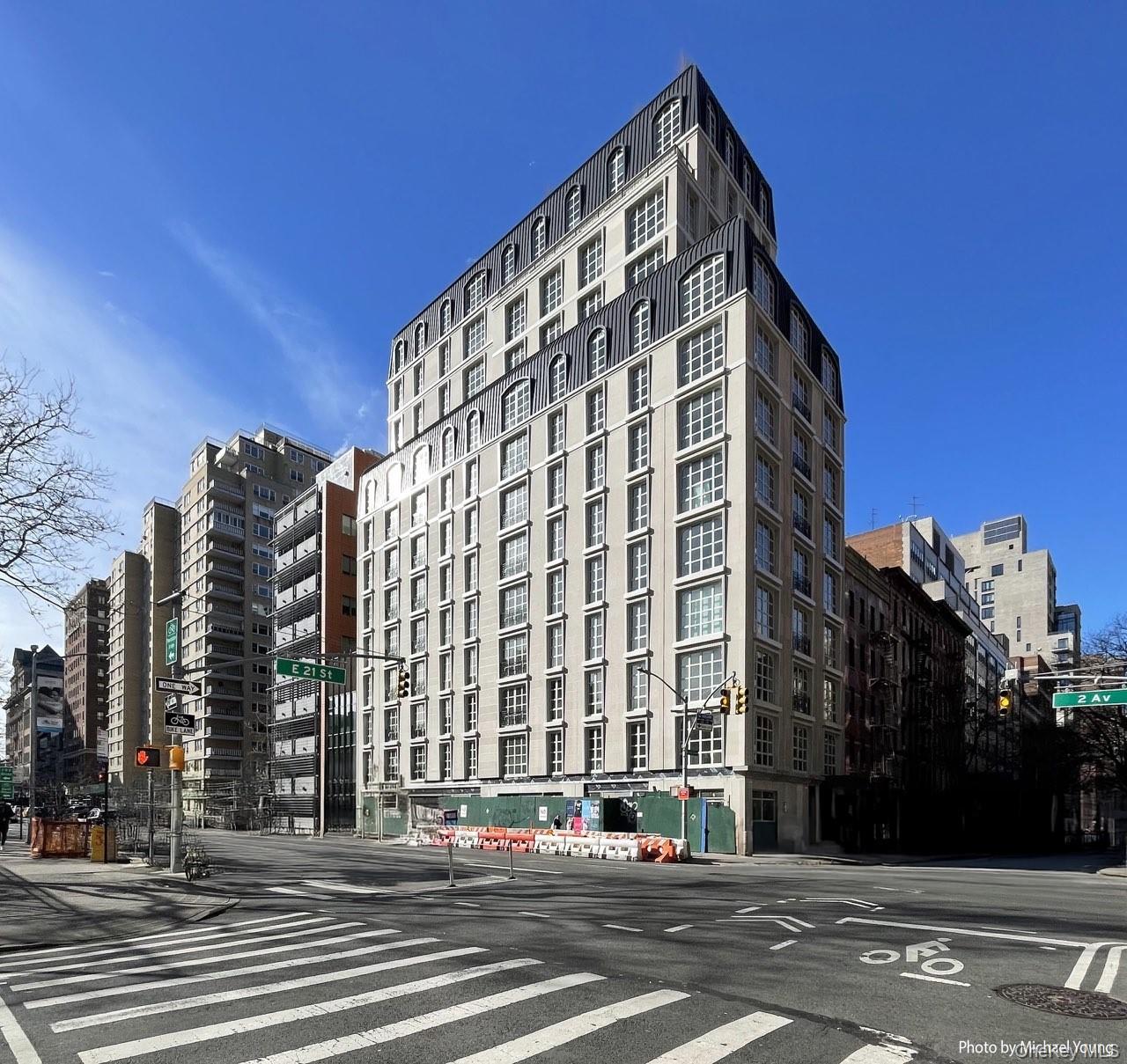250 E 21st Street Unit 9D