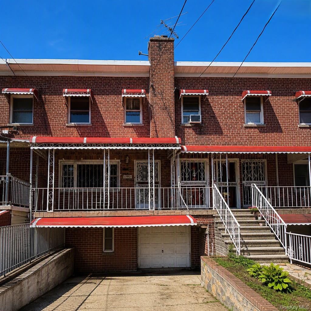 3029 Matthews Ave