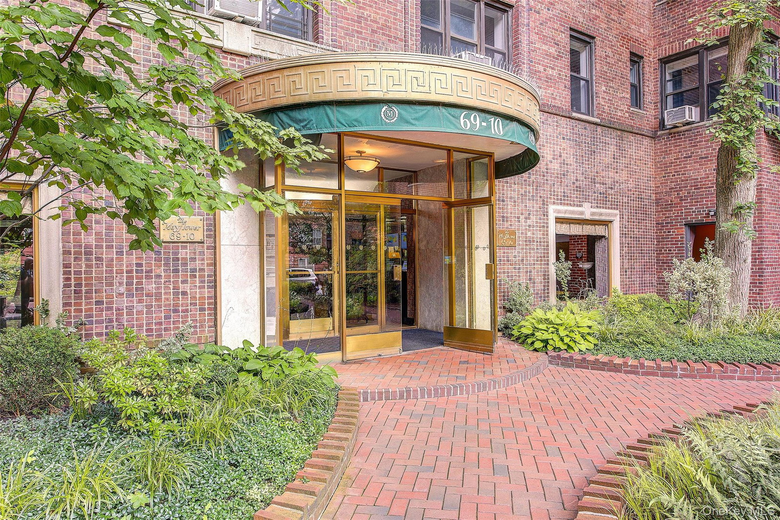 6910 Yellowstone Blvd Unit 207