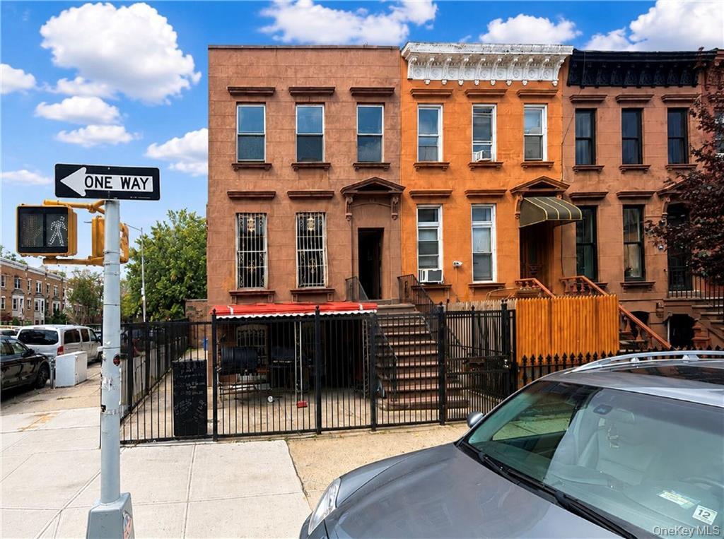 104 Albany Ave