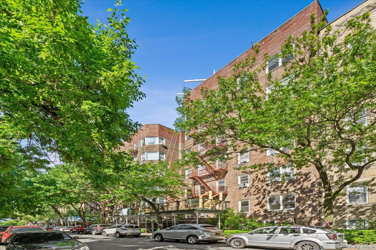 3810 Greystone Ave Unit 504
