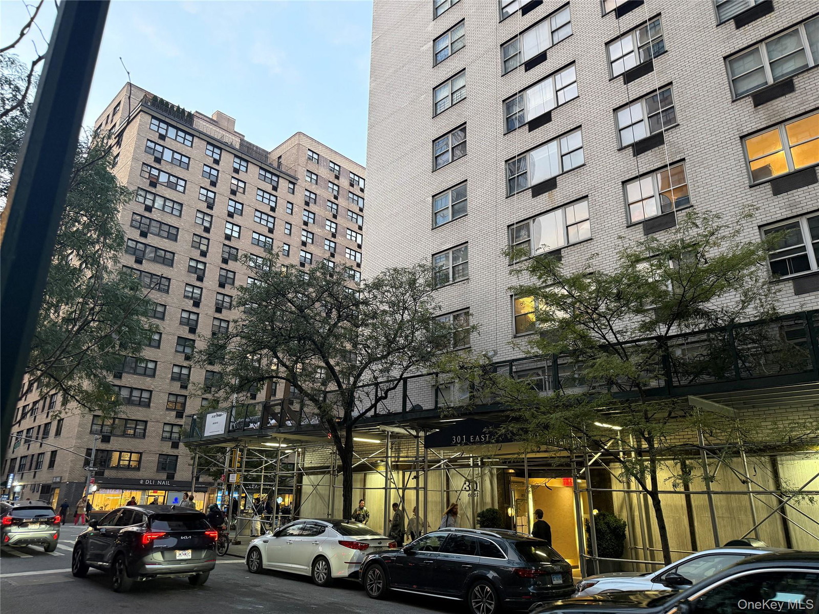 301 E 75th Street Unit 5J