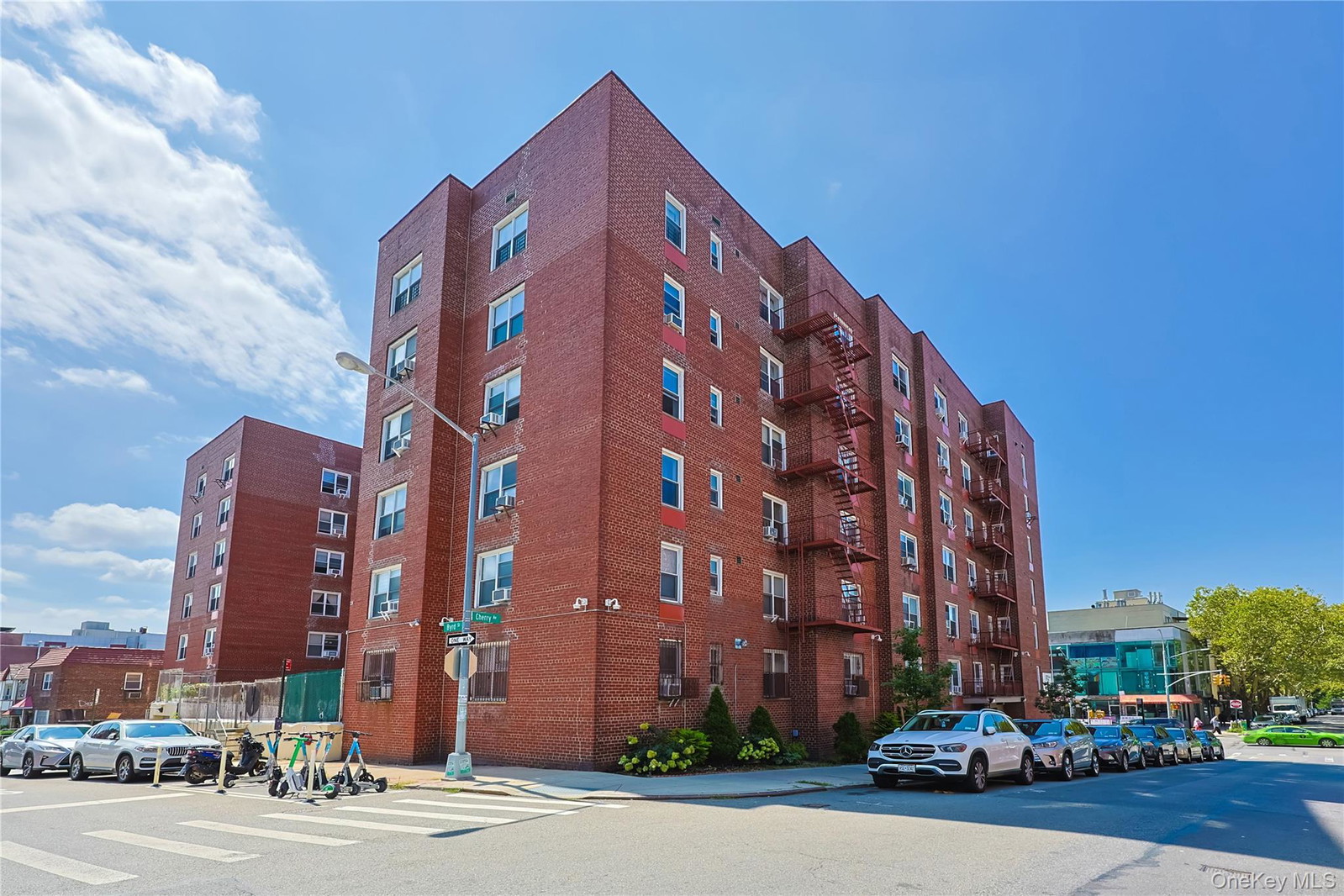 13604 Cherry Ave Unit 4E