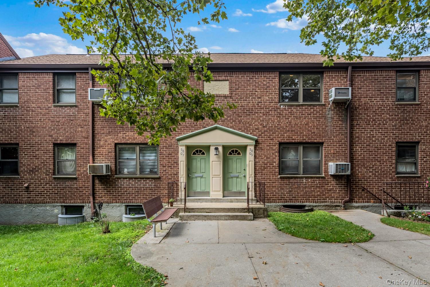 5809 246th Cres Unit Upper Unit