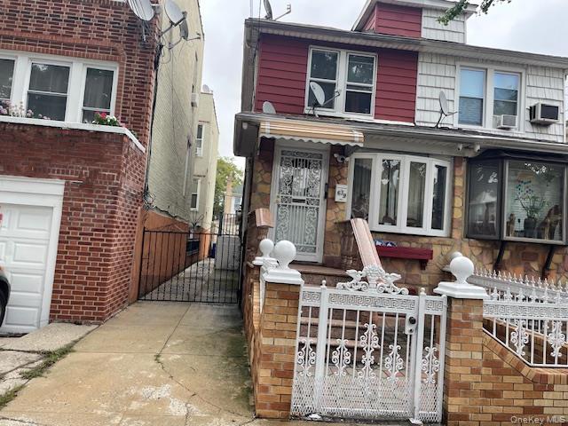 639 E 51st St