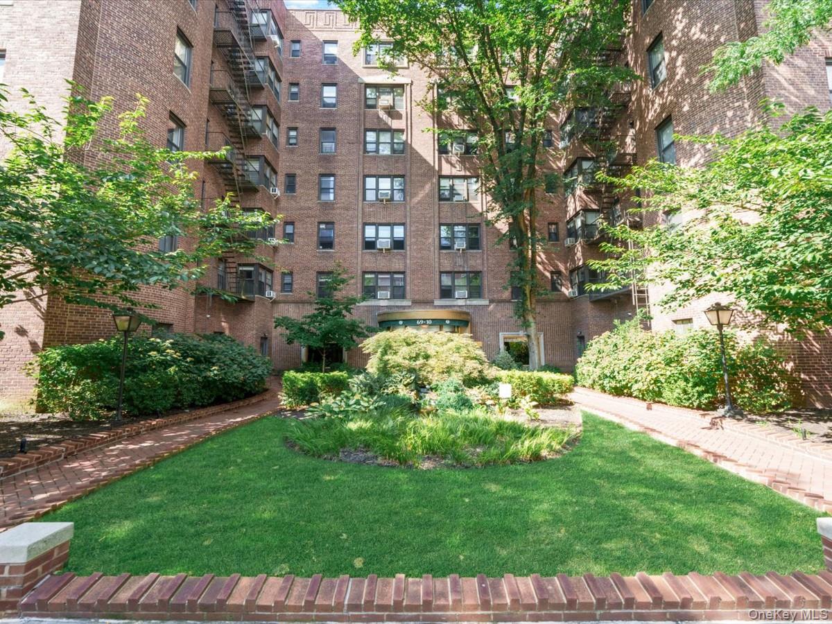 6910 Yellowstone Blvd Unit 202