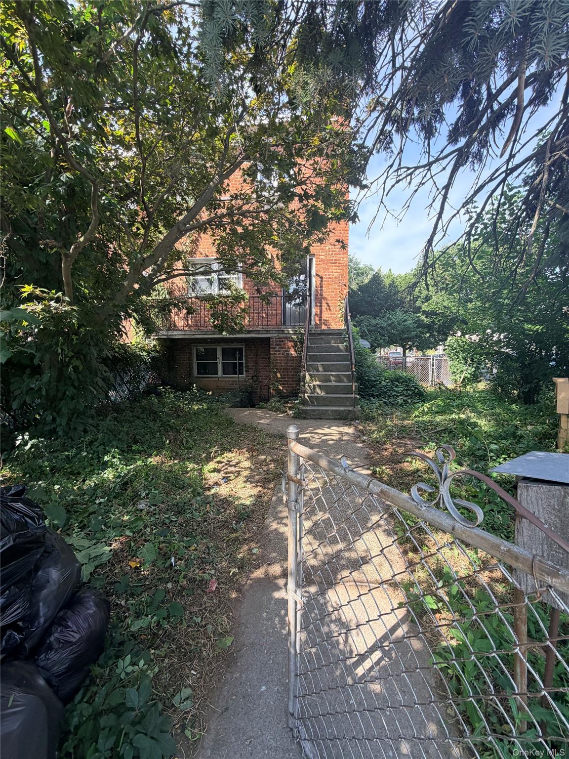 4200 E Tremont Ave