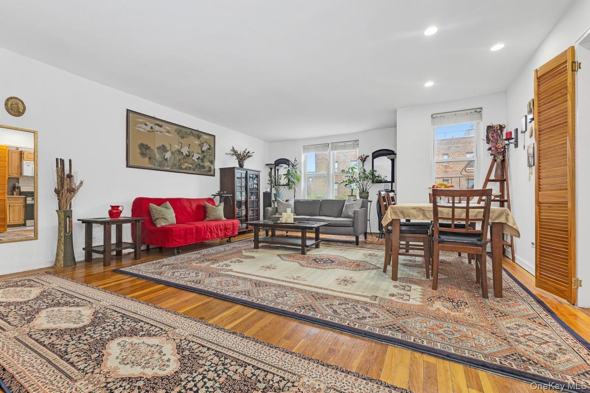 6633 Yellowstone Blvd Unit 5B