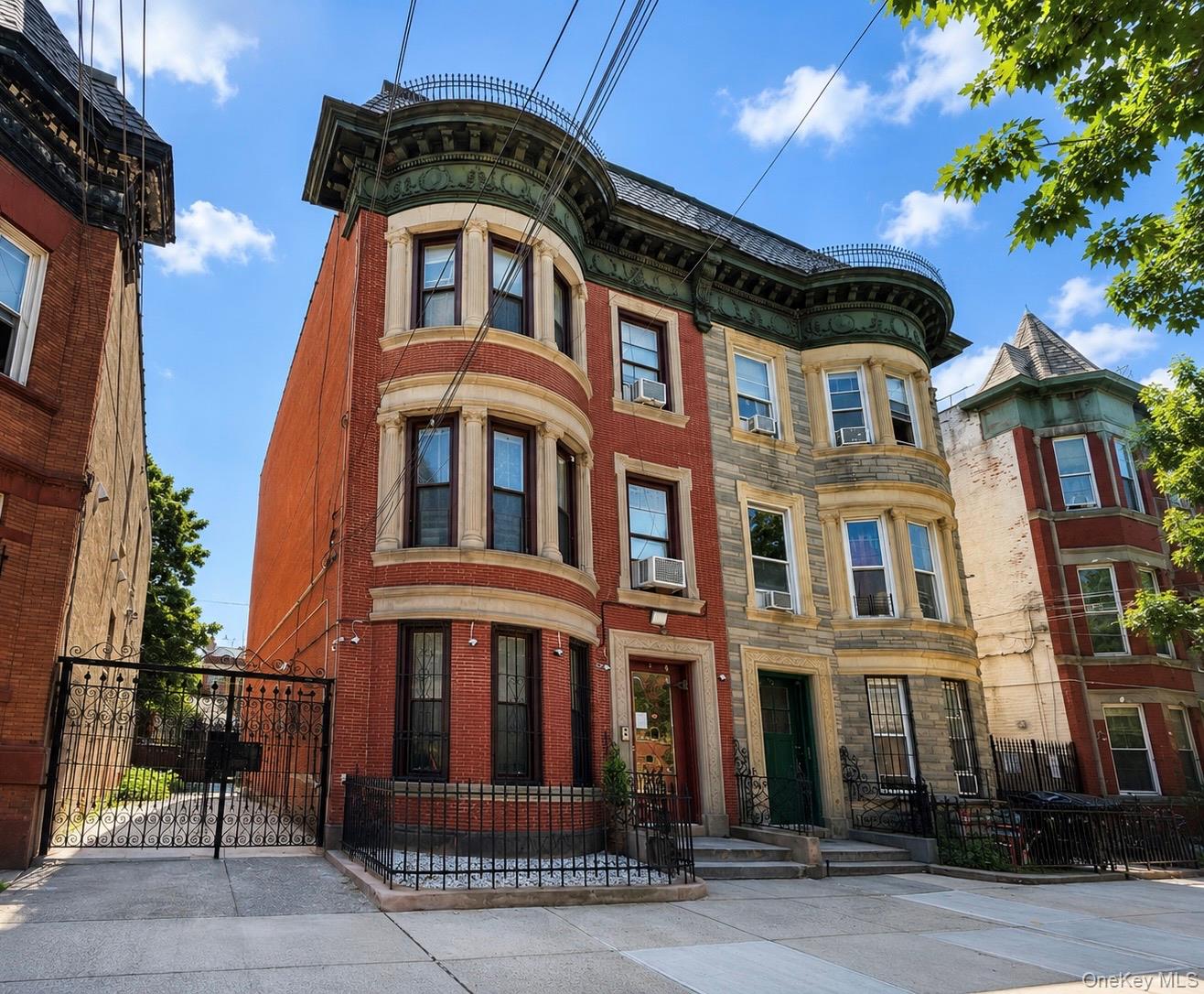 748 Kelly St