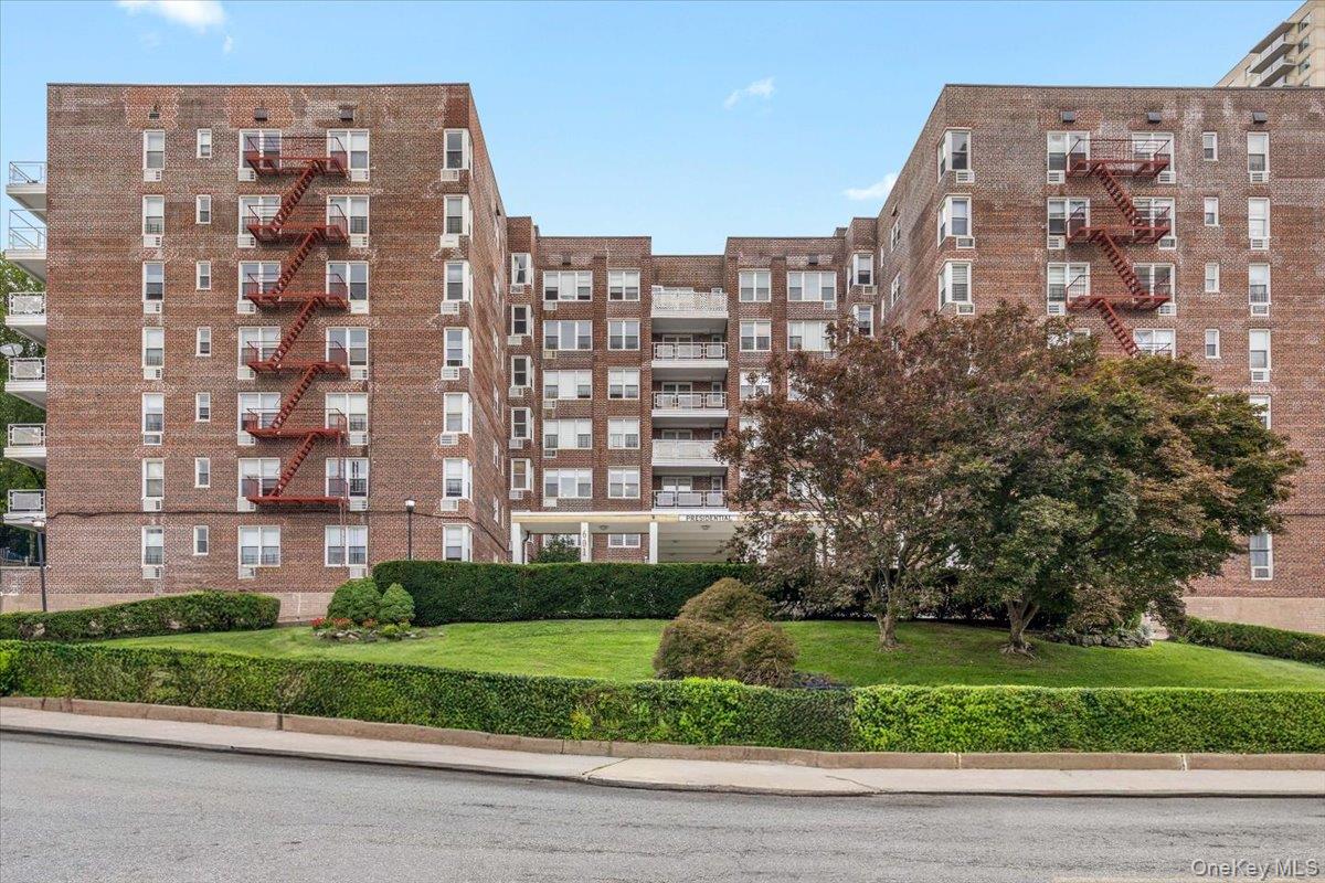 601 Kappock St Unit 1P