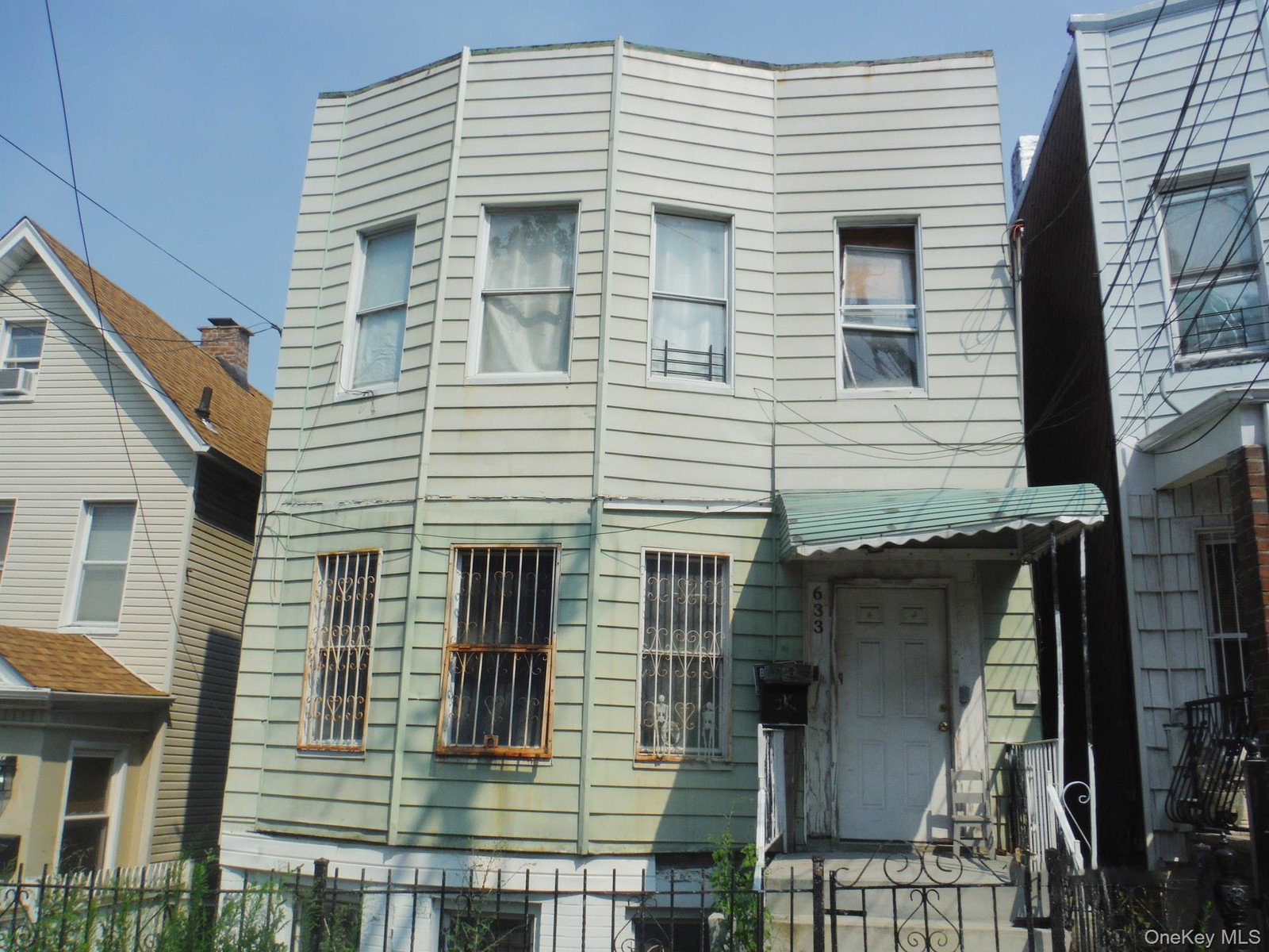633 Baker Ave