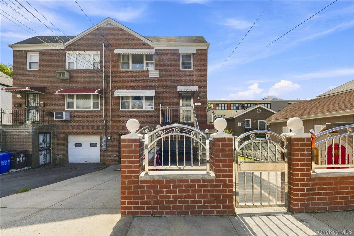 841 Swinton Ave