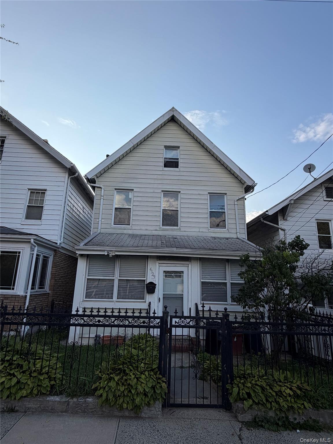 4529 Carpenter Ave