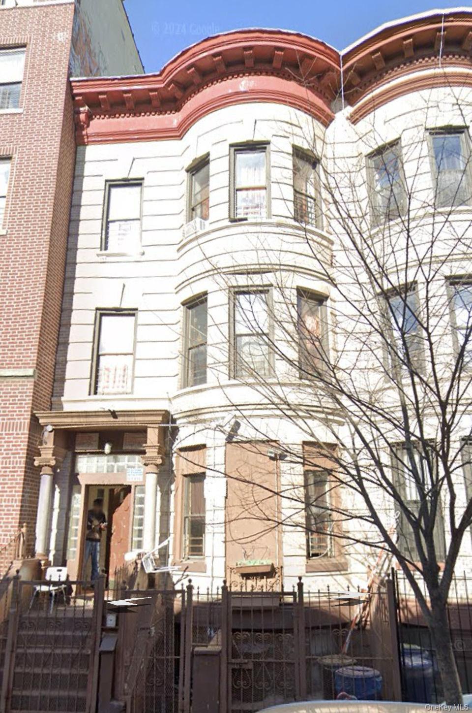 1481 Bryant Ave