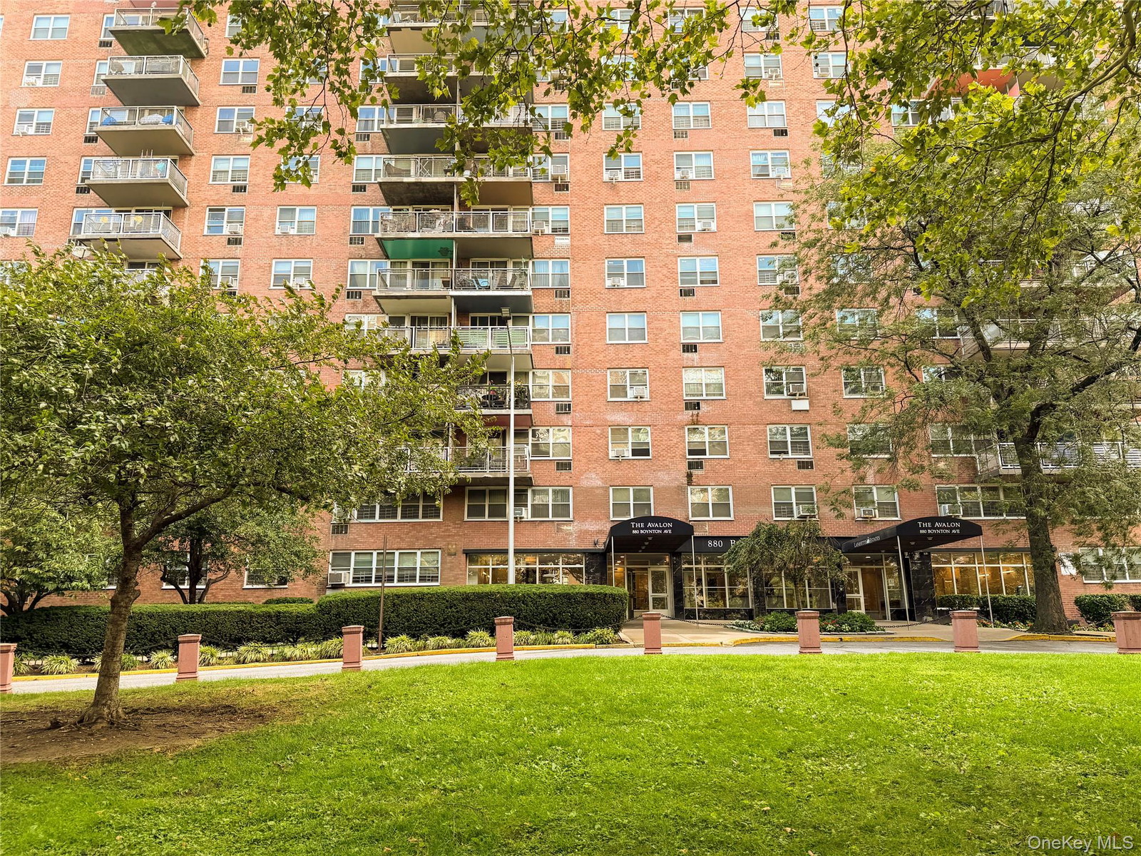880 Boynton Ave Unit 9L