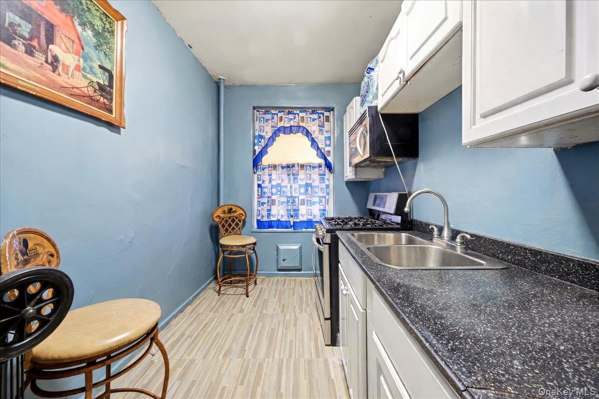 1974 Lafontaine Ave Unit 2E