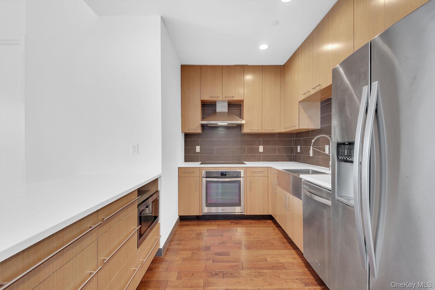 42-60 Crescent Street Unit 8C