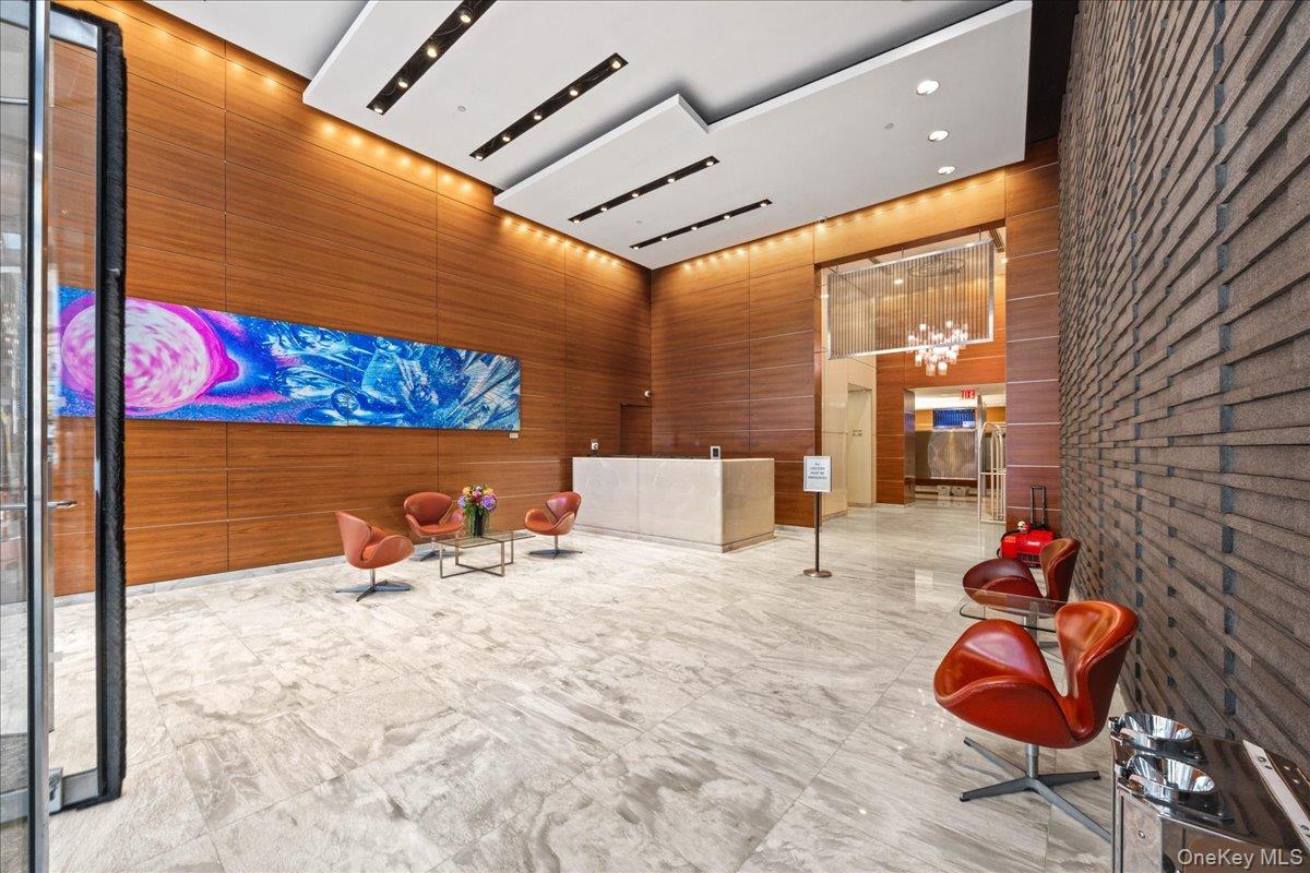350 W 42nd Street Unit 19I
