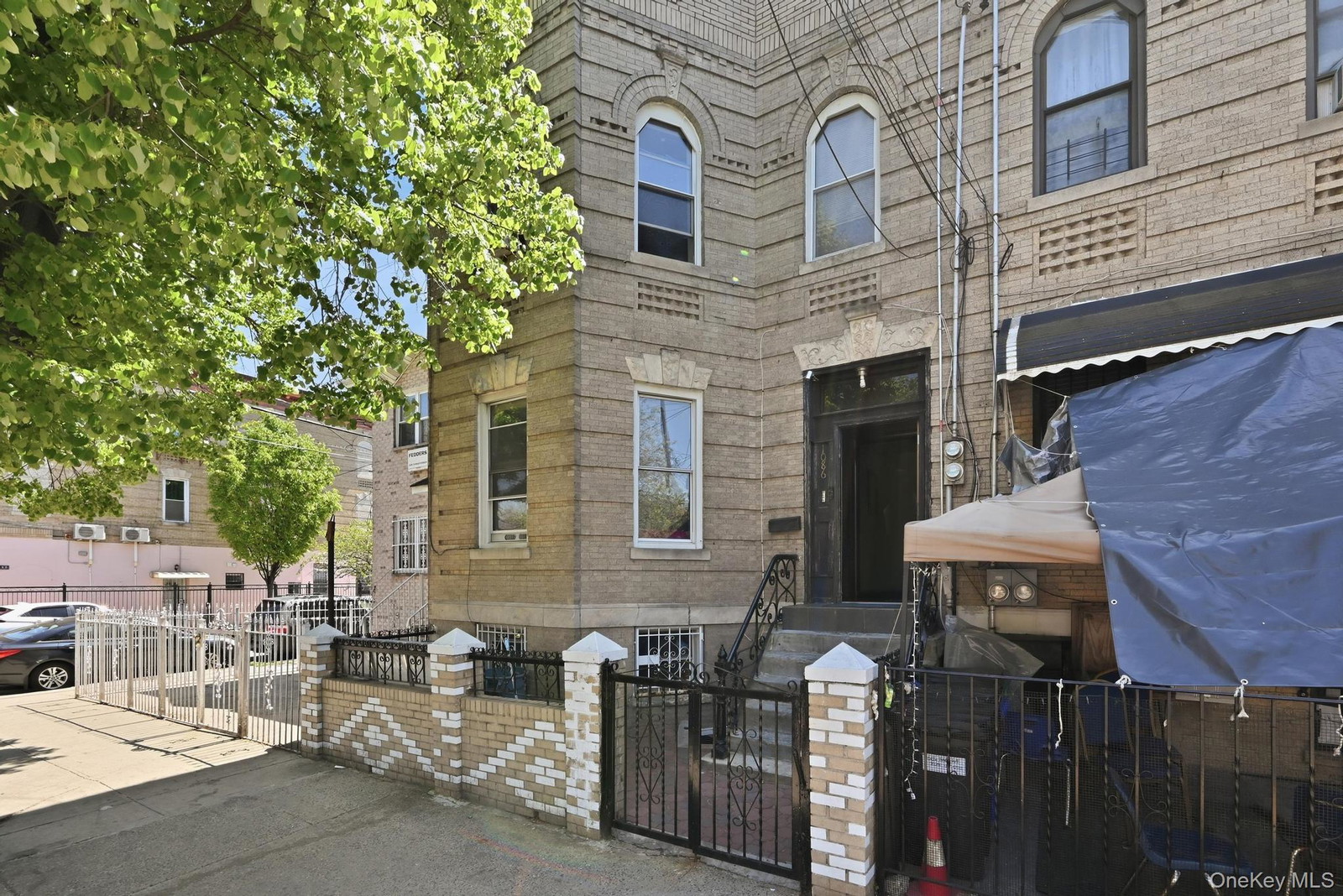 1086 Blake Ave