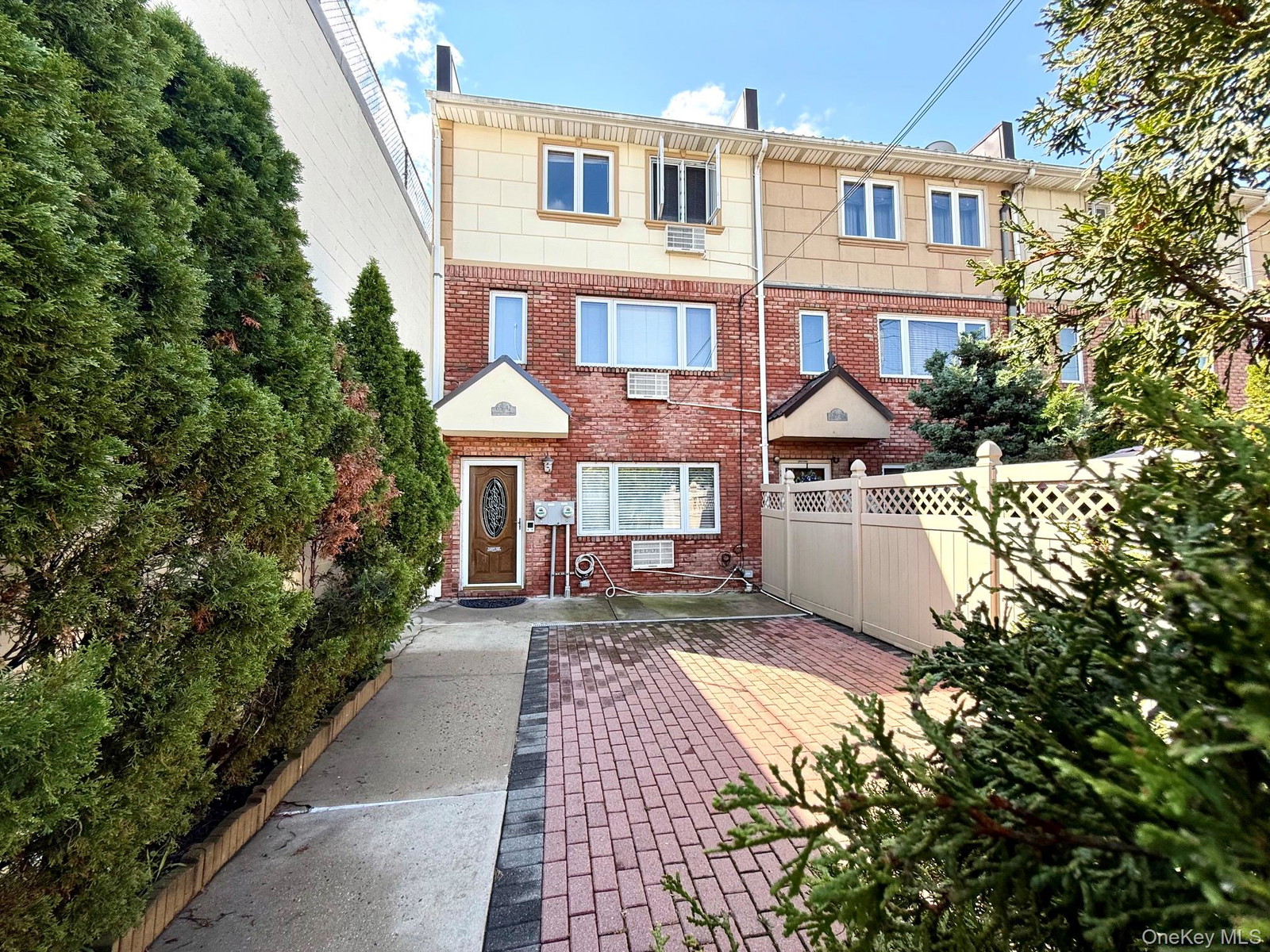 6542 Metropolitan Ave
