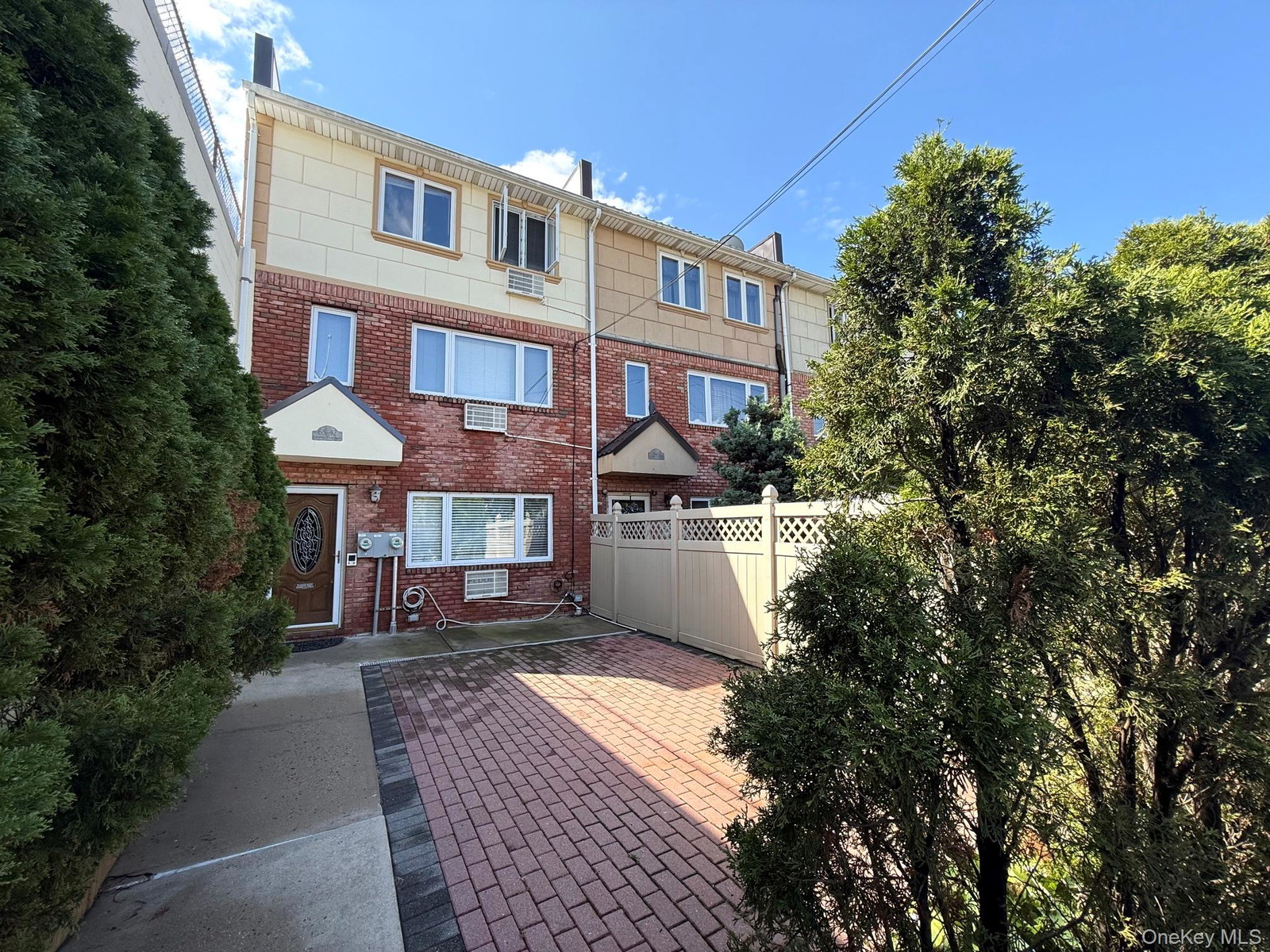 6542 Metropolitan Ave