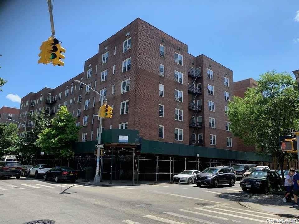 4240 Bowne St Unit 4D