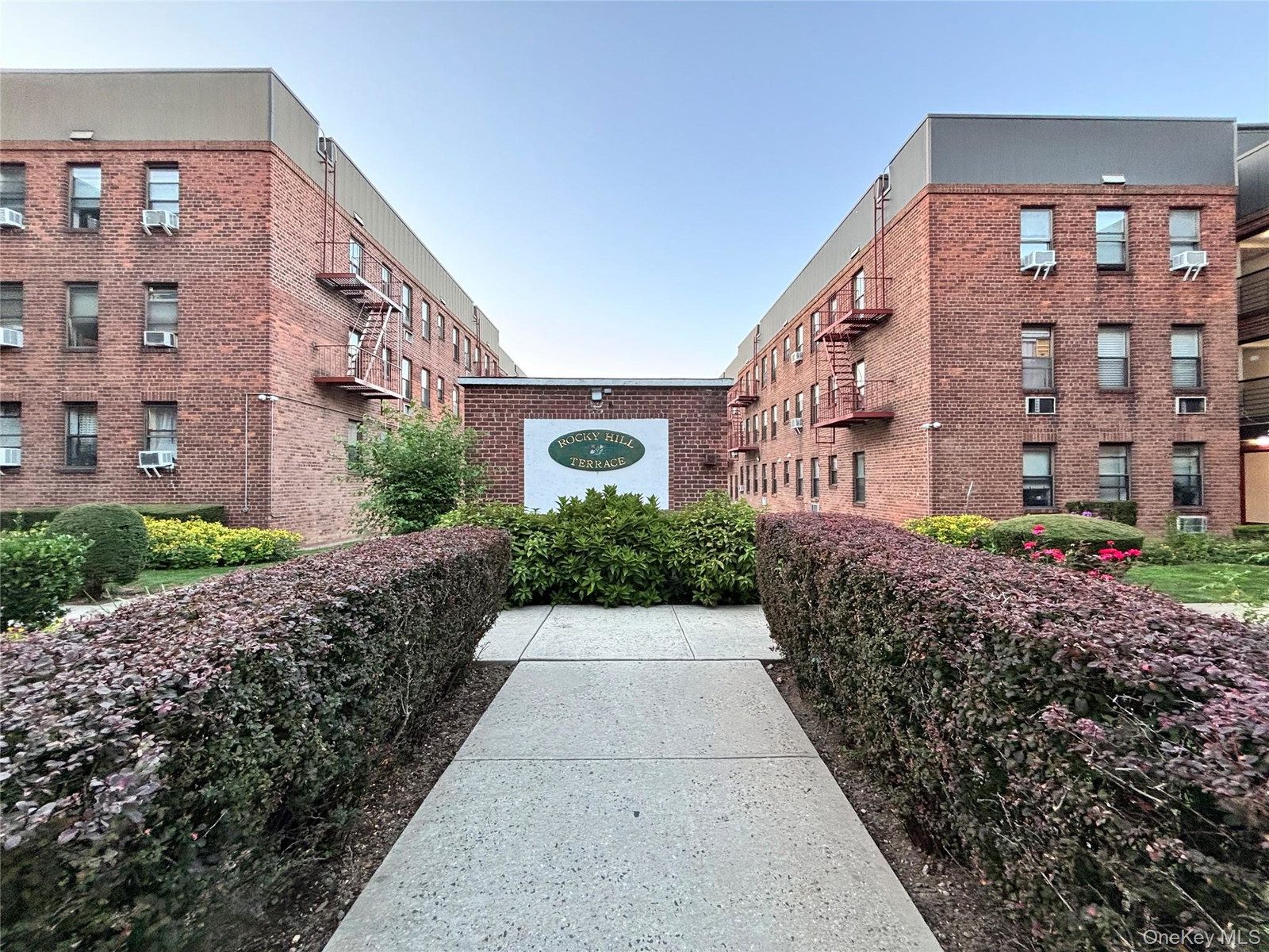 21527 48th Ave Unit 1B