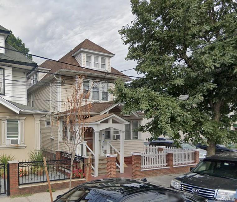 8752 143rd St 2nd Fl