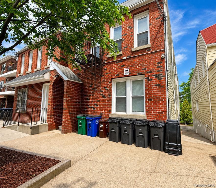 2043 Mayflower Ave