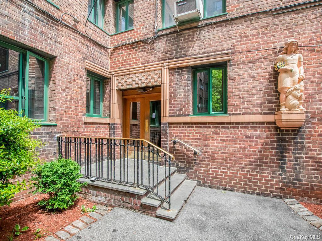 1503 Metropolitan Ave Unit 6E
