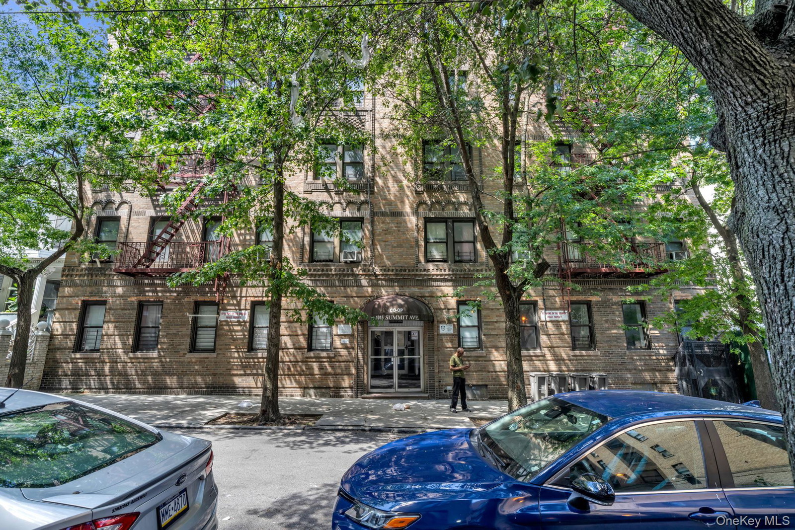 1015 Summit Ave Unit 2A