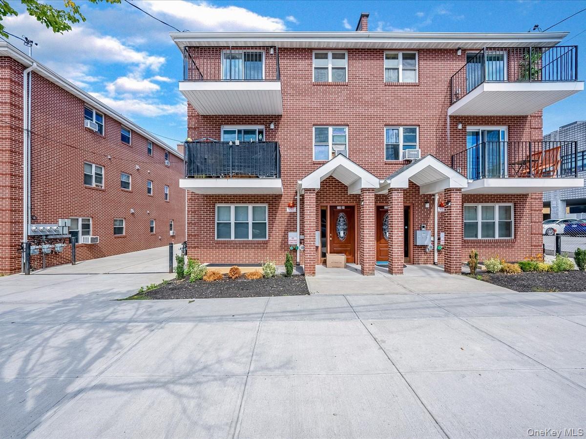 22009 64th Ave Unit 3