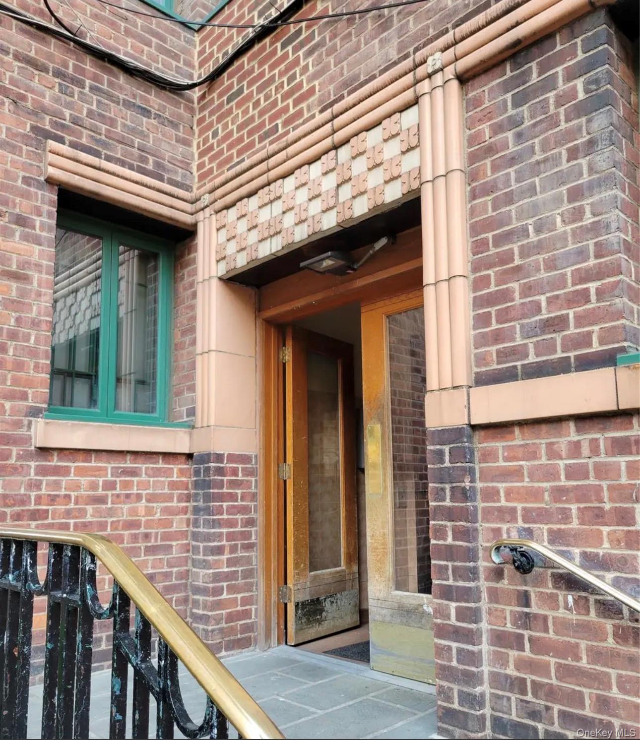 1503 Metropolitan Ave Unit 7E