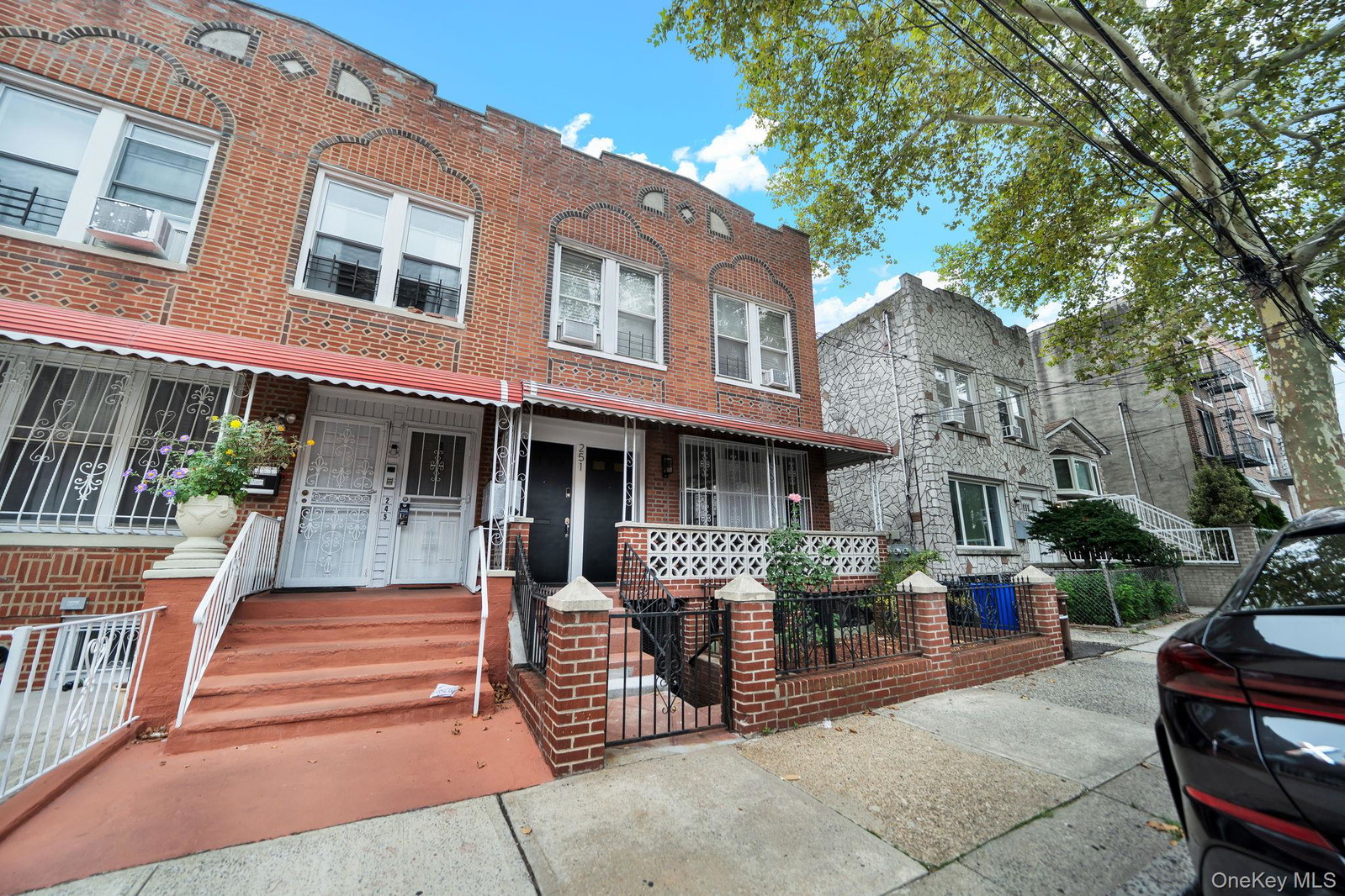 251 E 46th St Unit 1A