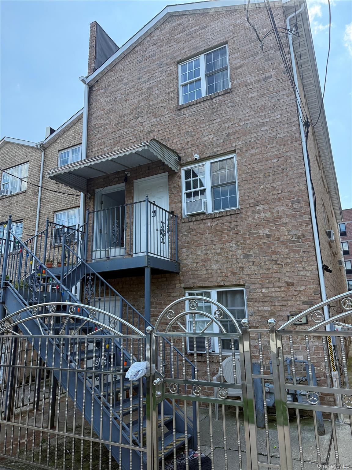 762 E 234th St Unit 3