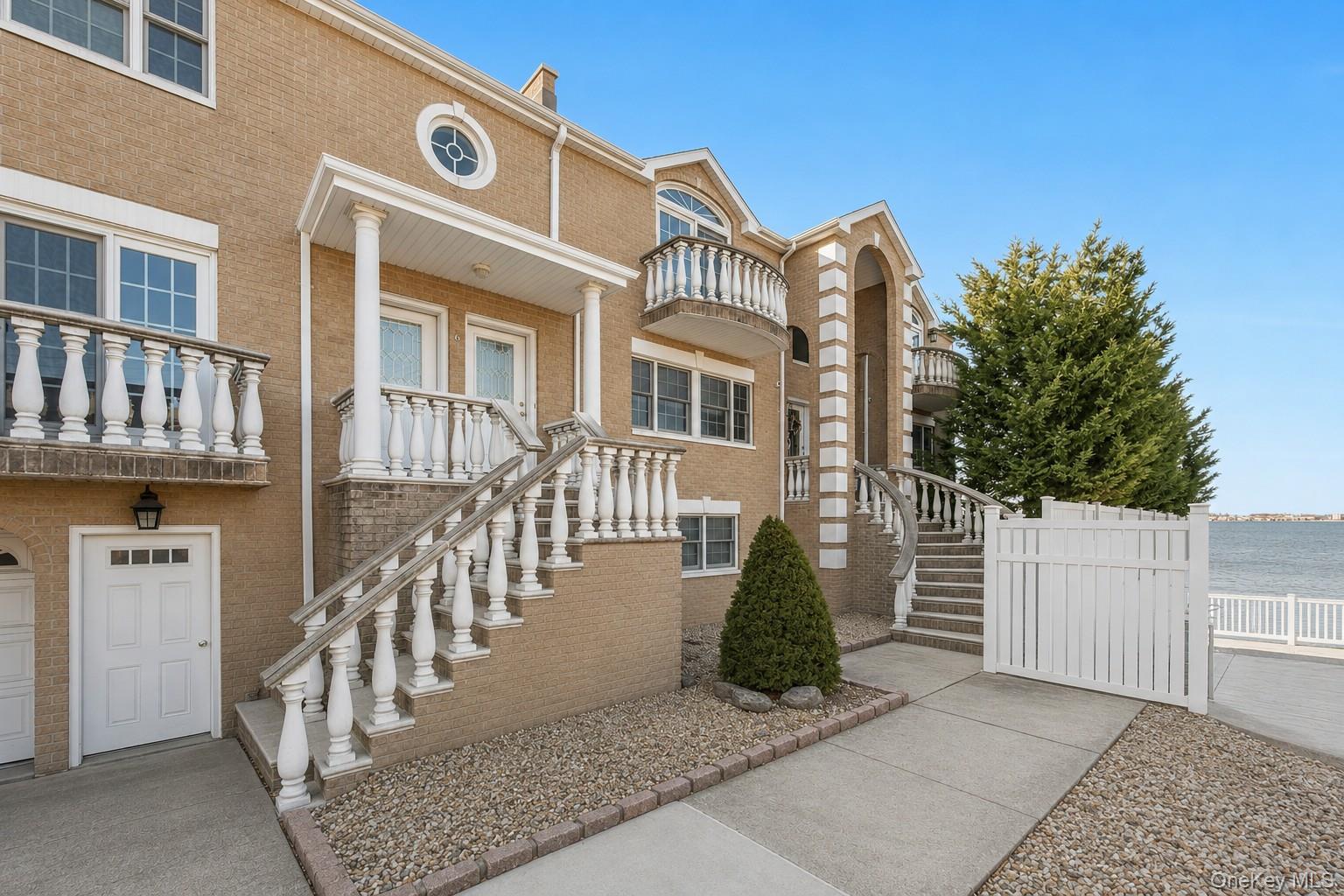 6 Pell Pl Unit 2