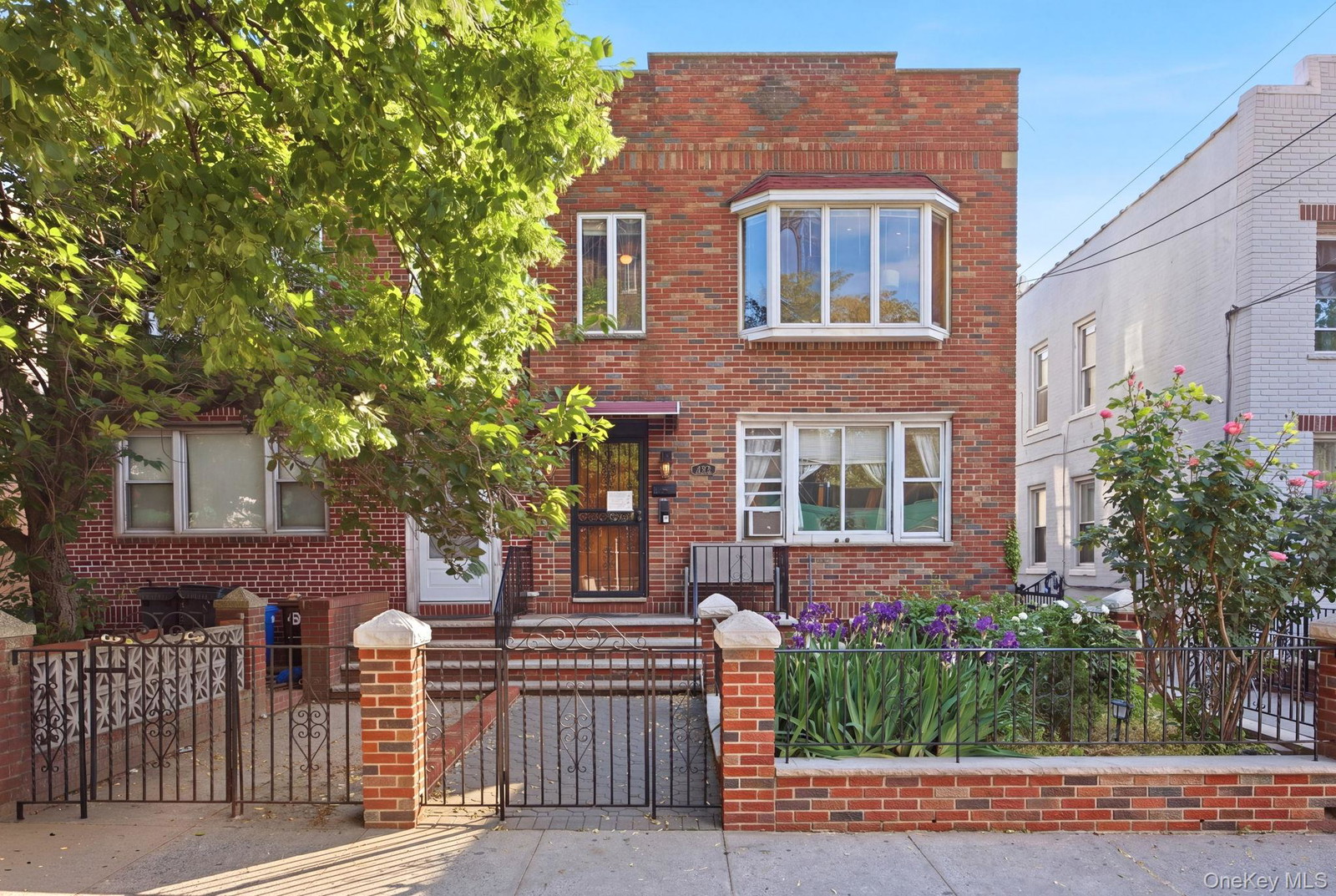 2108 Ditmars Blvd