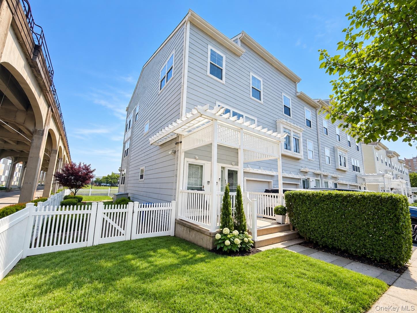 252 Beach Breeze Pl