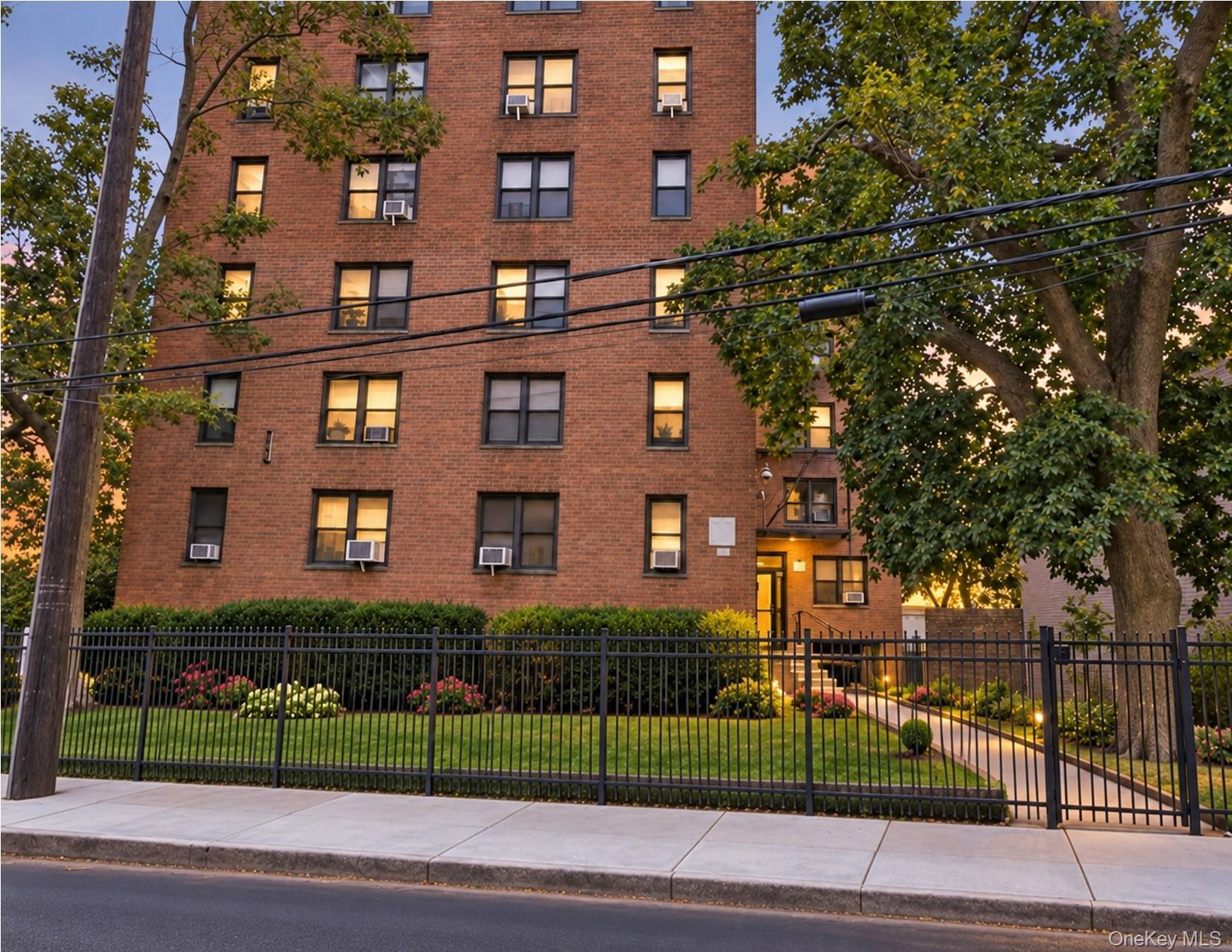 2287 Mott Ave Unit 6D