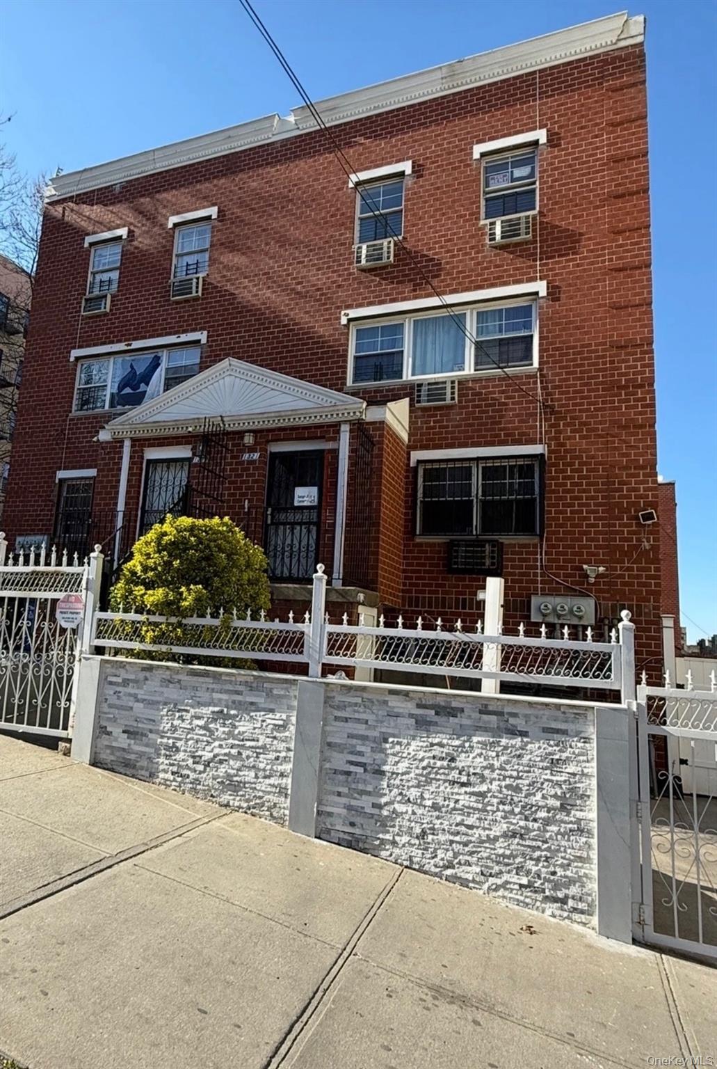 1321 Lafayette Ave