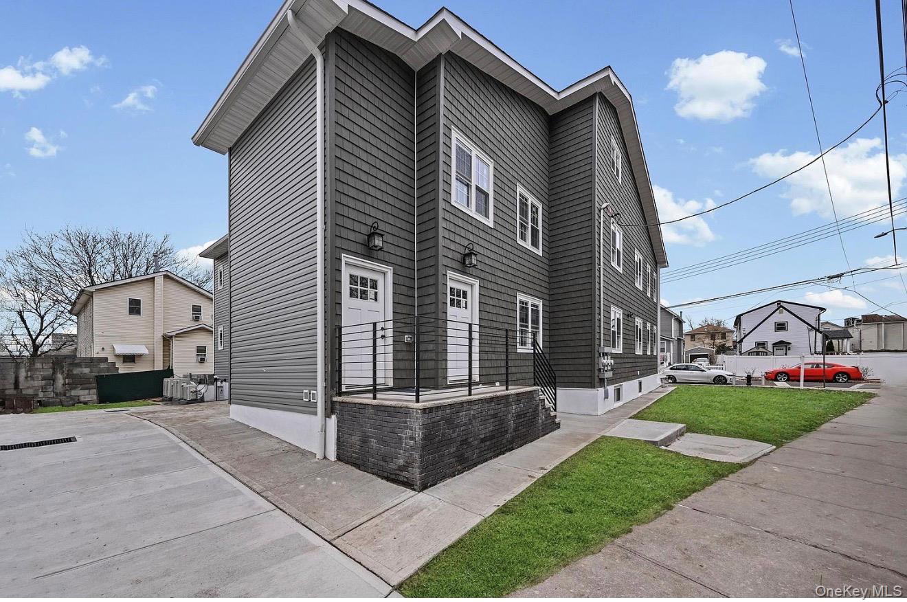 118-11 E Lakeview Blvd