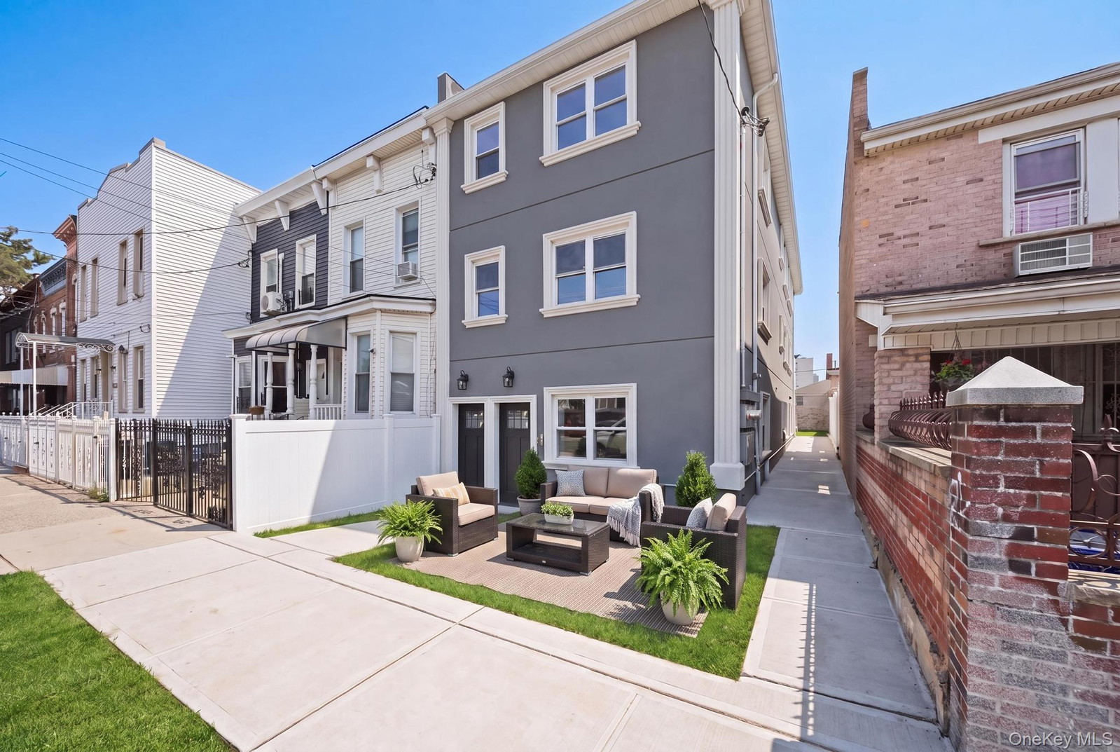 207 Hale Ave