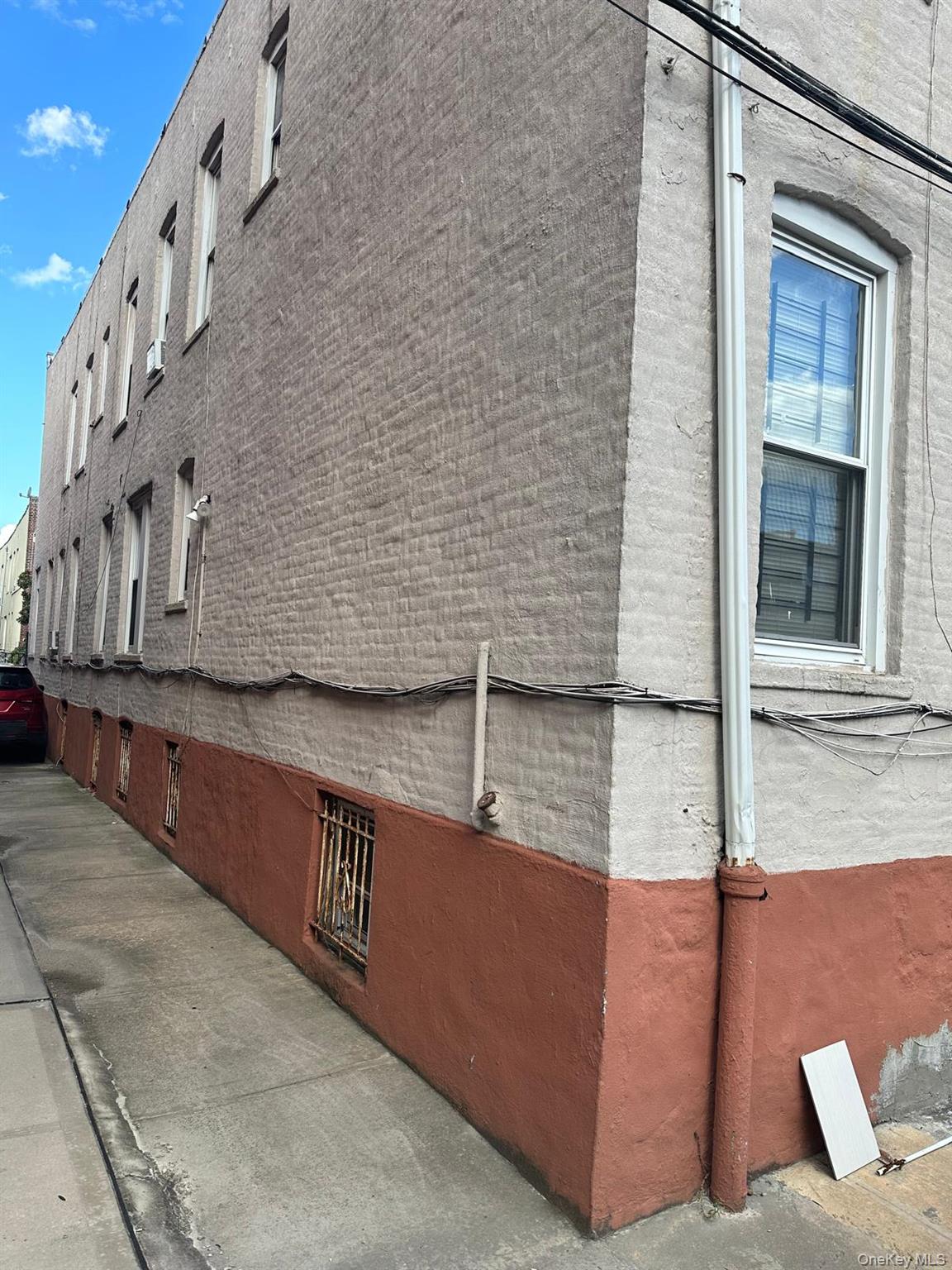 228 E 92nd St