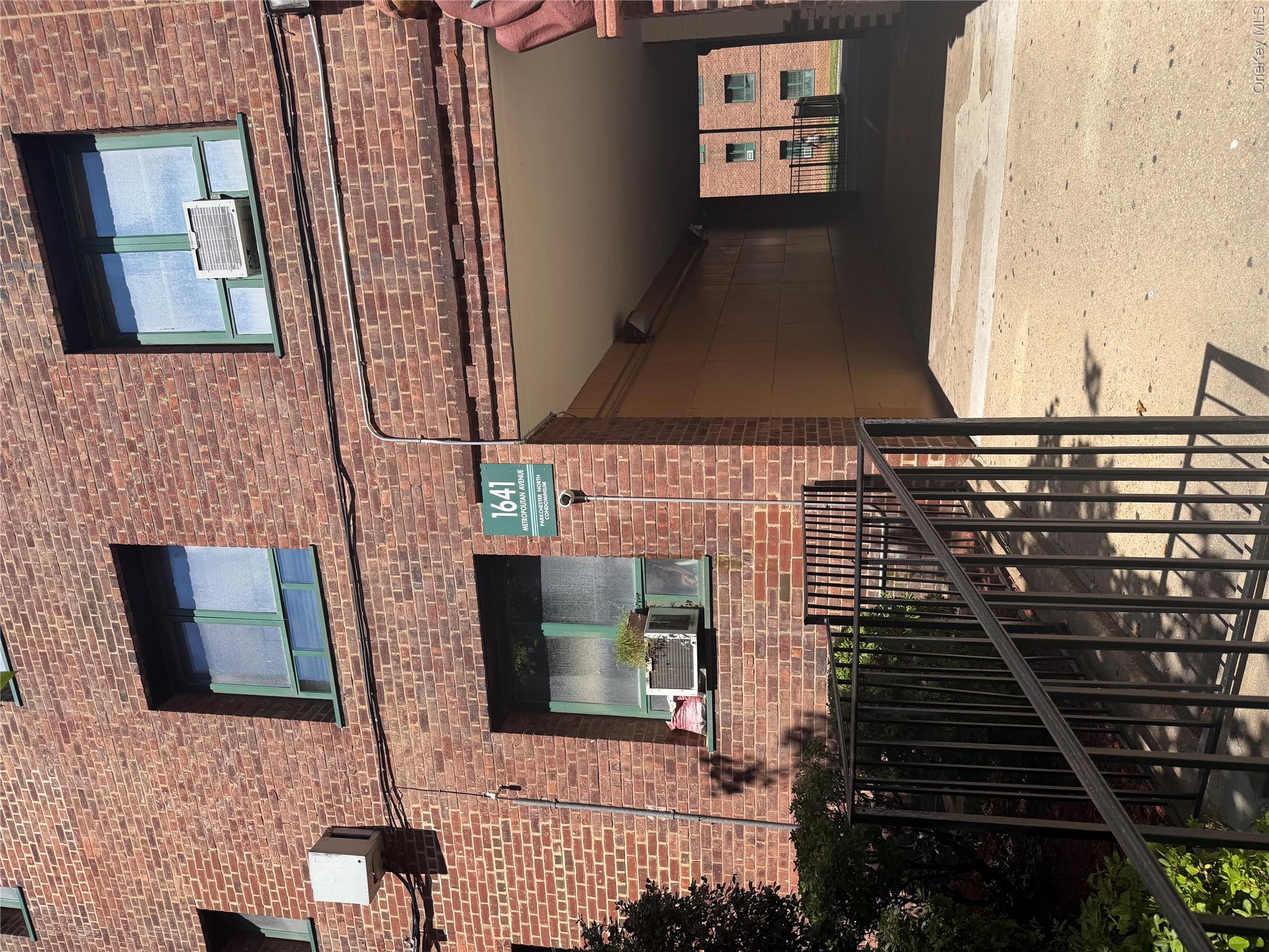 1641 Metropolitan Ave Unit 3H
