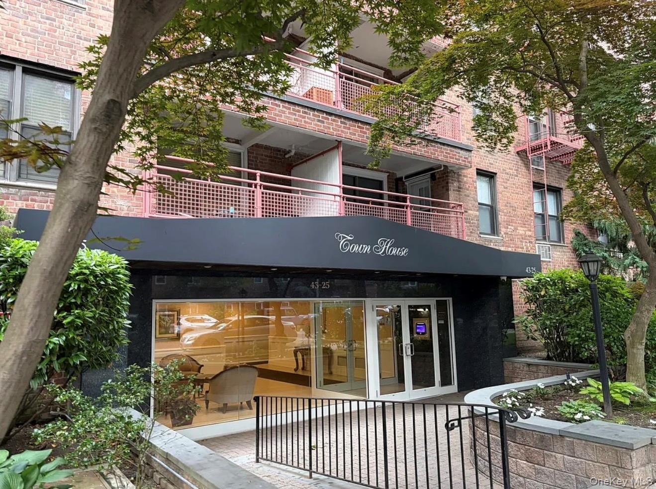 4325 Douglaston Pkwy Unit 4E