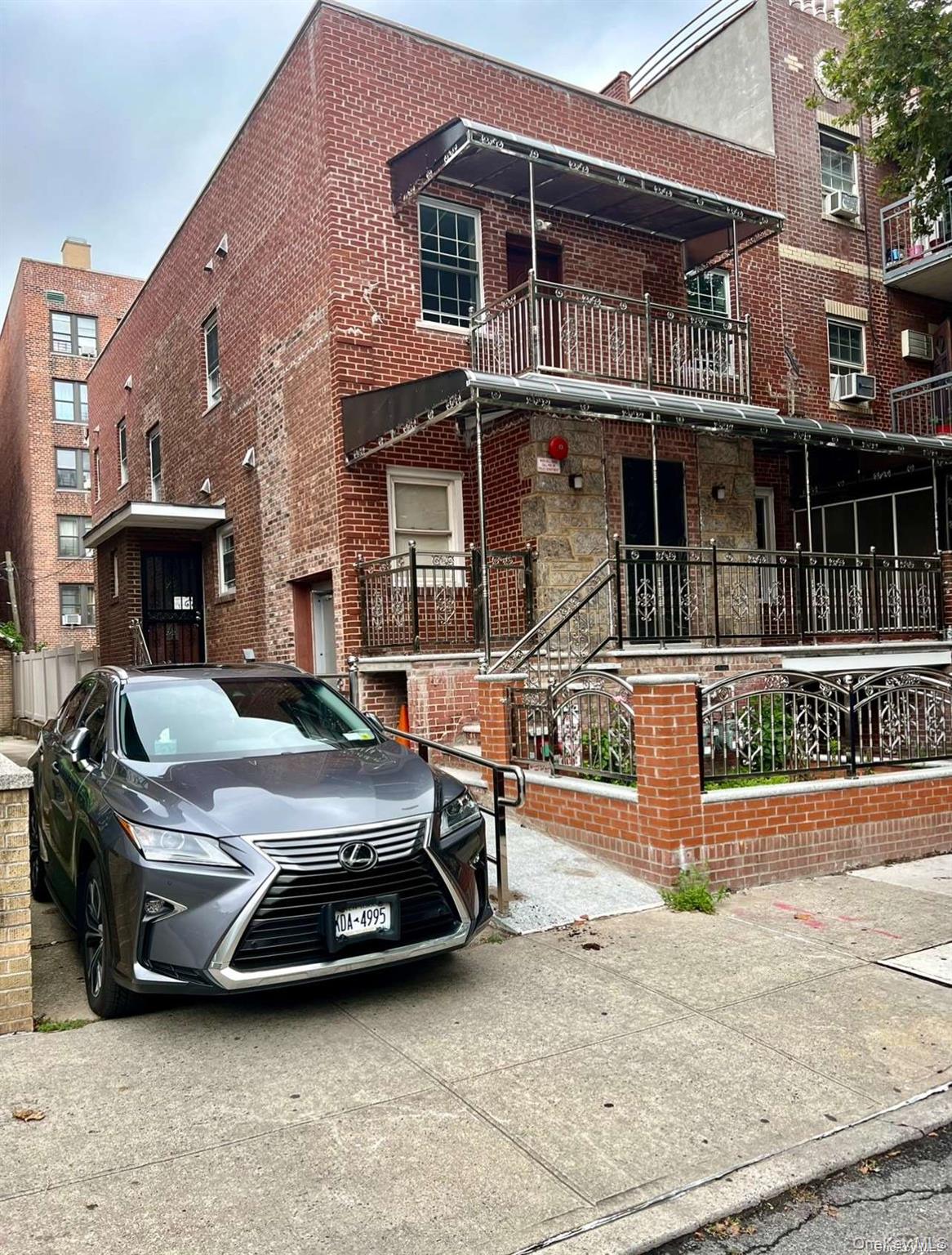 3426 75th St Unit 2R