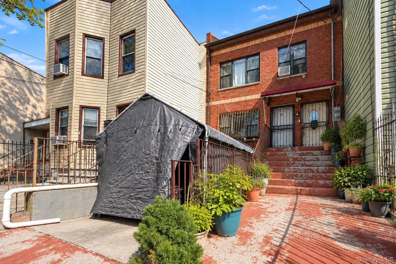 121 Montauk Ave