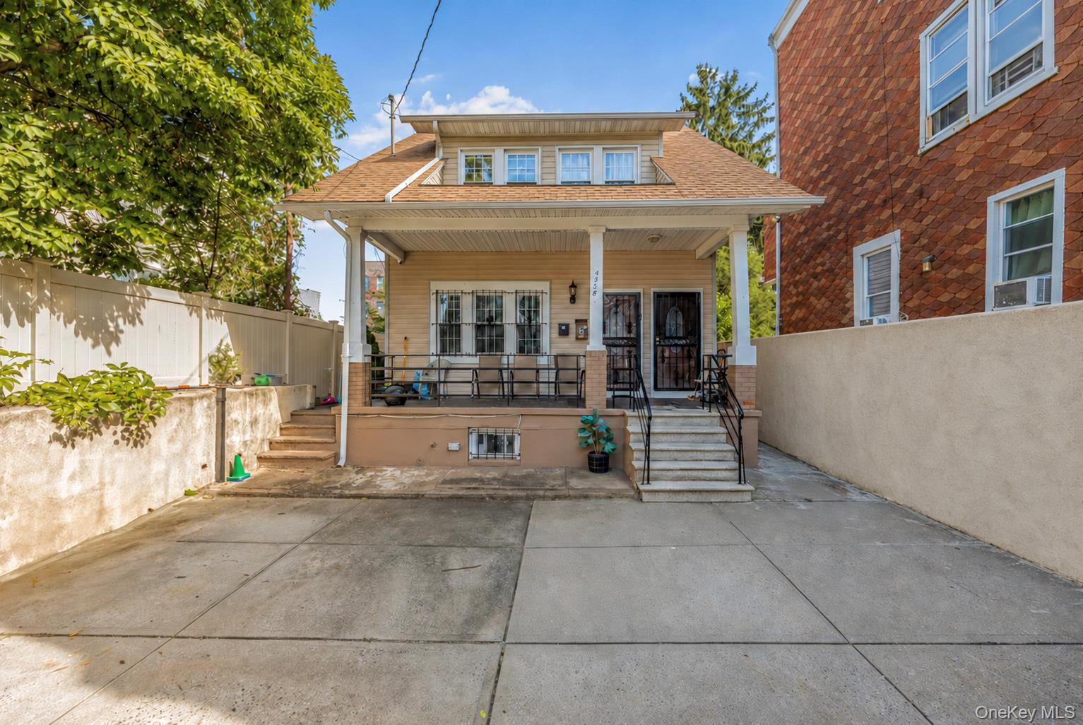 4558 Richardson Ave